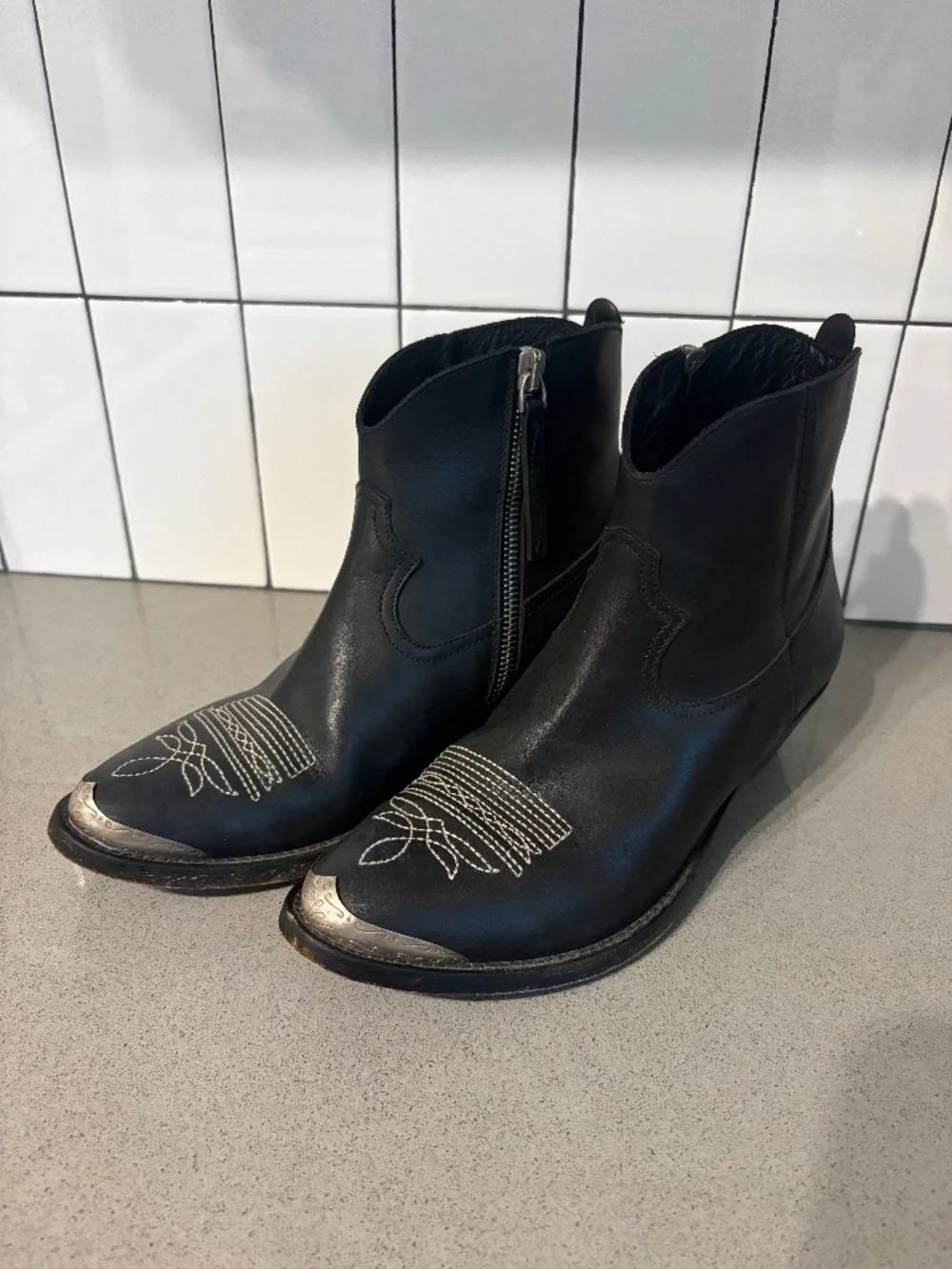 Golden Goose “Young” leather zip cowboy ankle boots - size 35 /approx size 5 US